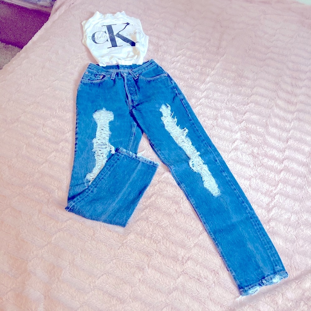 Distressed Vintage 501 Levi’s jeans - Picture 6 of 8